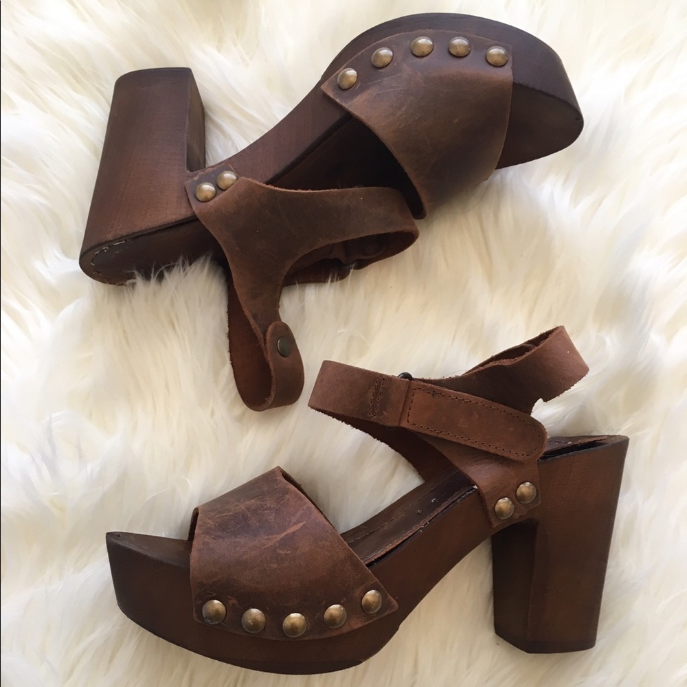 Mila Paoli brown chunky heel sandals