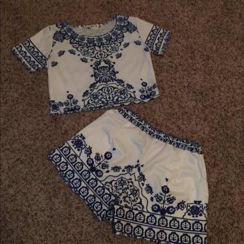 Blue and White 2 Piece Set
