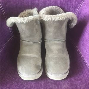 Ugg Short Bailey Button Boot Grey Suede size 6