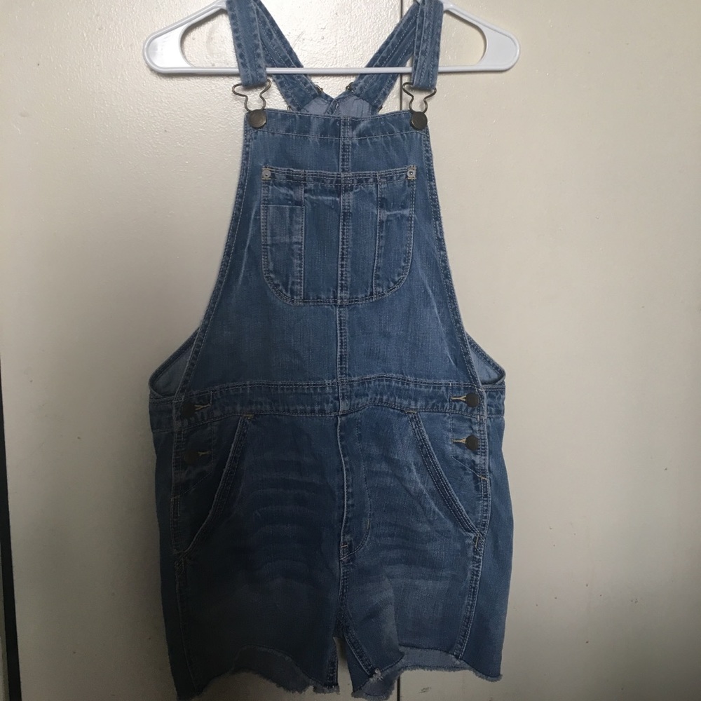 AE DENIM OVERALLS! 💋