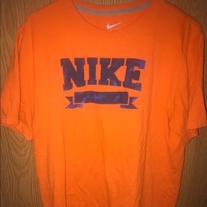 NIKE short sleeve shirt