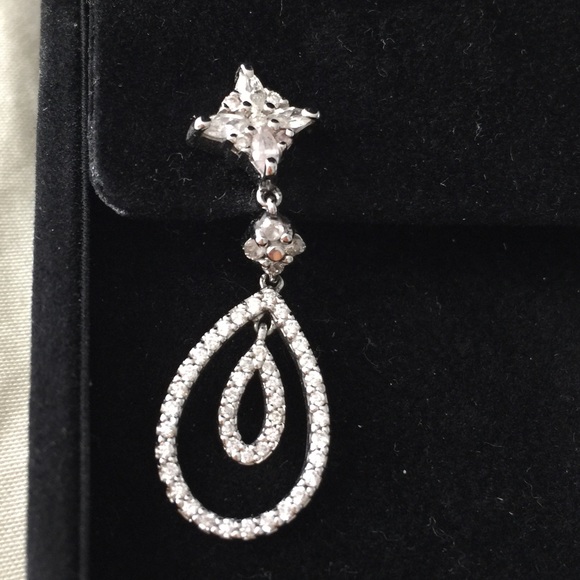 18K Diamond Teardrop Earrings - Picture 3 of 4