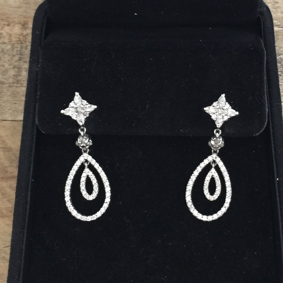 18K Diamond Teardrop Earrings - Picture 4 of 4