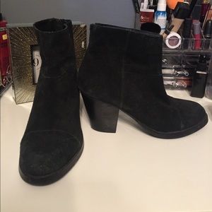 Steve Madden Black booties