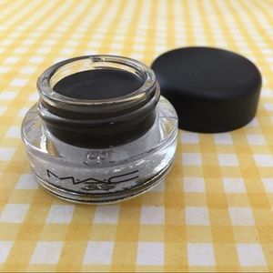 MAC Fluidline Blacktrack
