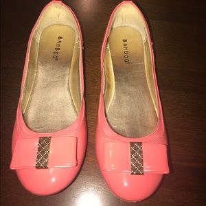 🚨Coral and gold flats