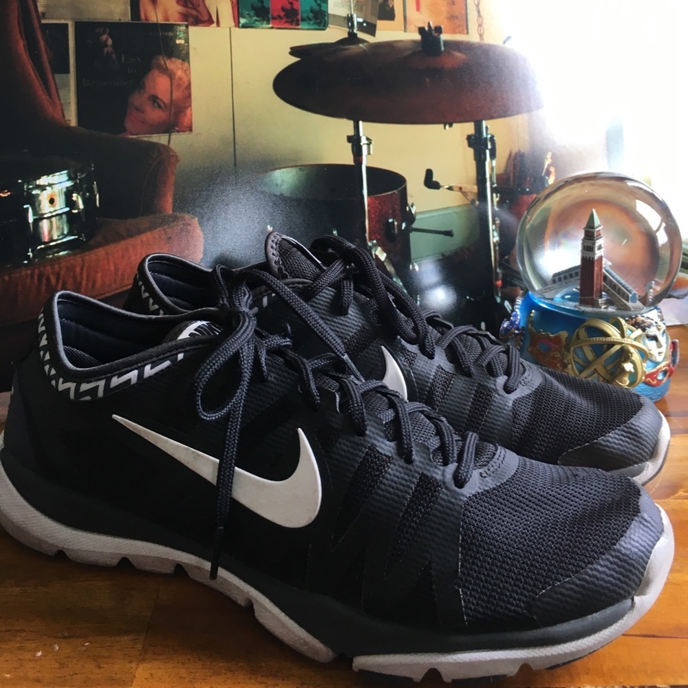 Black nikes