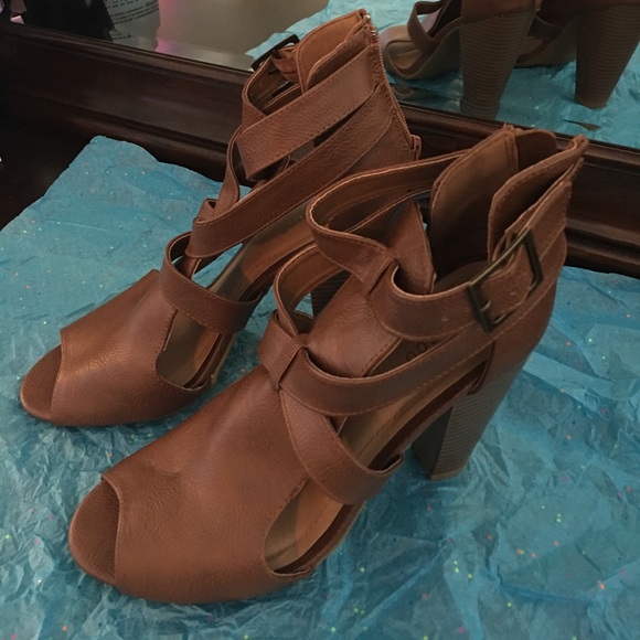 Cognac sandal with heel - Picture 1 of 3