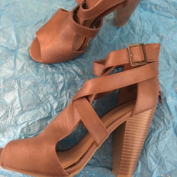 Cognac sandal with heel - Picture 2 of 3