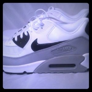 WOMAN AIR MAX ESSENTIAL SIZE 10