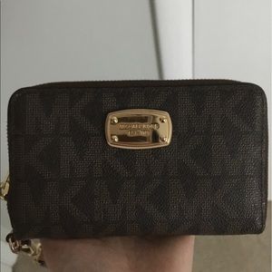 Michael Kors Wristlet Wallet