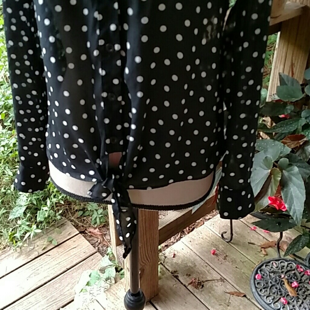 Women's blouse - Picture 2 of 7