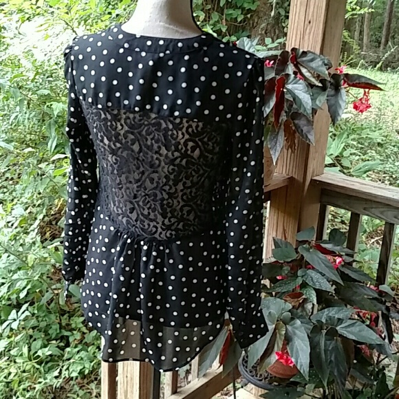 Women's blouse - Picture 5 of 7