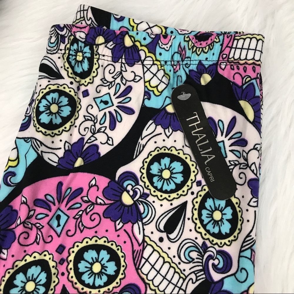 Bright sugar skull butter soft capri leggings - Picture 5 of 7
