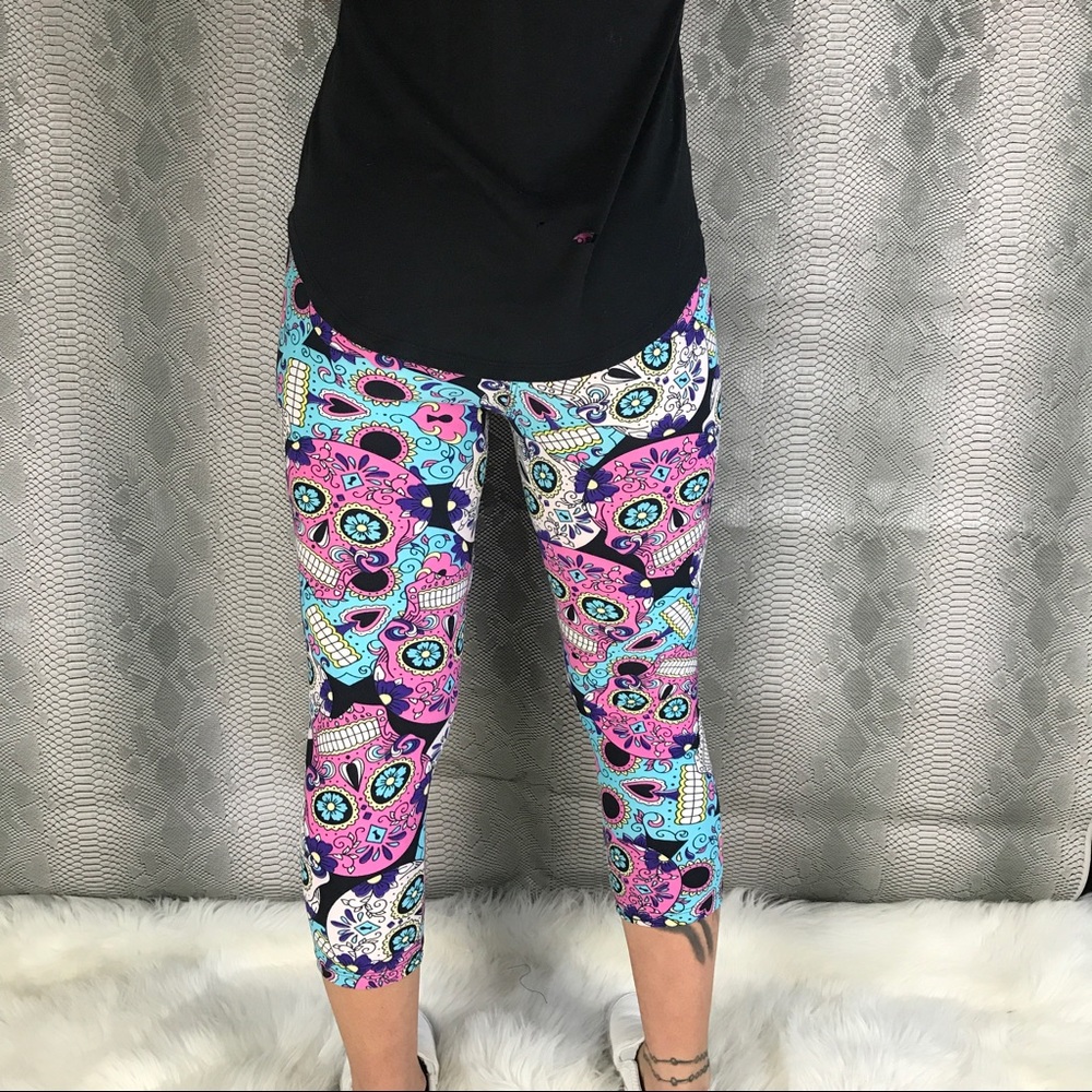 Bright sugar skull butter soft capri leggings - Picture 7 of 7