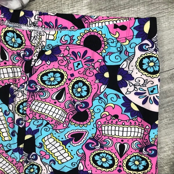 Bright sugar skull butter soft capri leggings - Picture 6 of 7
