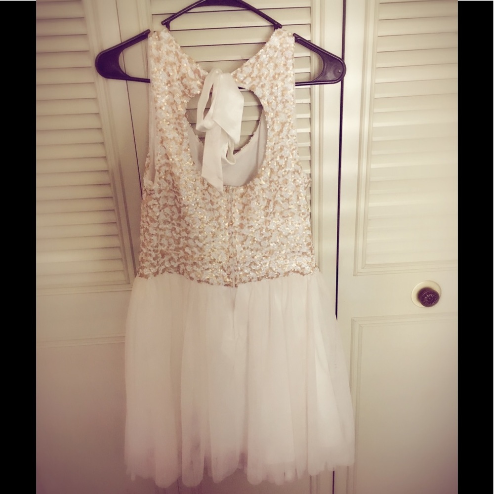 Dress - Picture 3 of 3