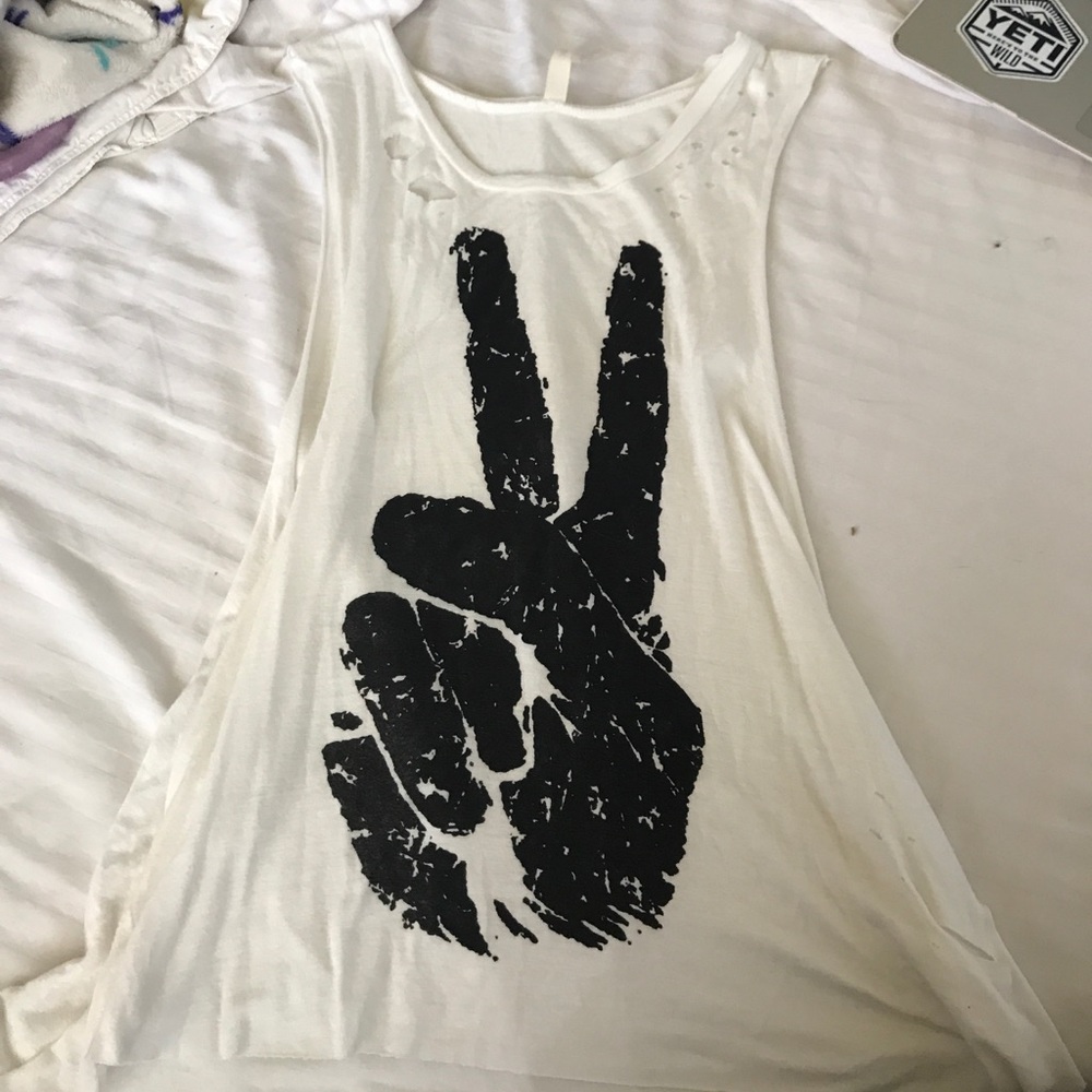 peace muscle tee