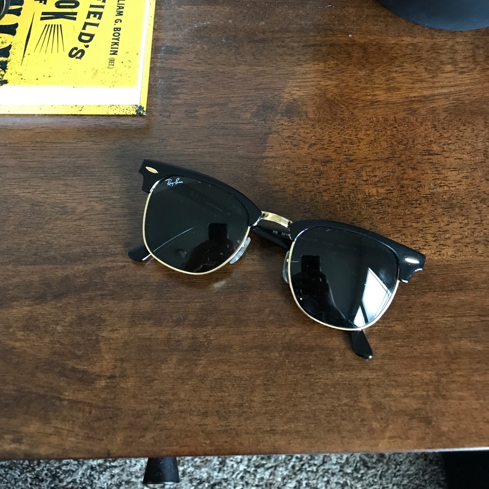 ❌SOLD❌ Ray-Ban Clubmaster Classic sunglasses