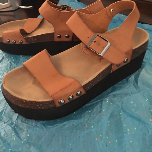 Wedge sandal. Brown. Cognac. Tan. - Picture 2 of 2