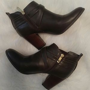 👢SALE! Firm:) Tommy Hilfiger Booties 👢