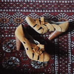 Seychelles Special Edition Mustard Heel