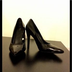 Mossimo patent leather pumps
