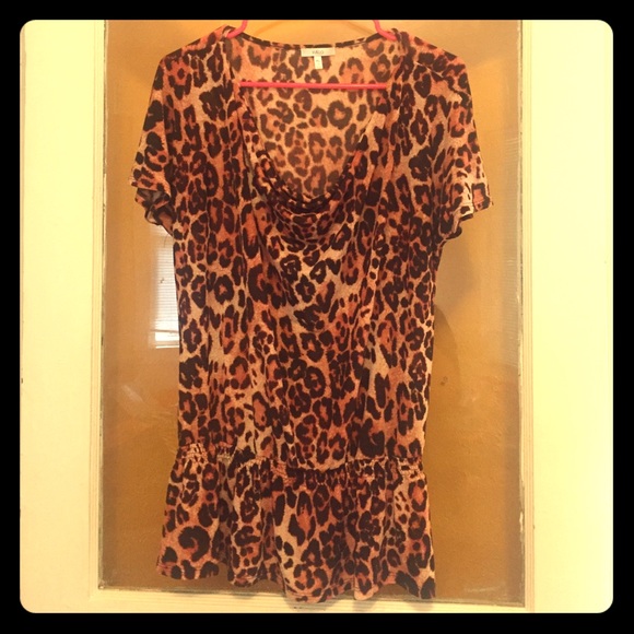💚Sale💚 Leopard print top - Picture 1 of 4