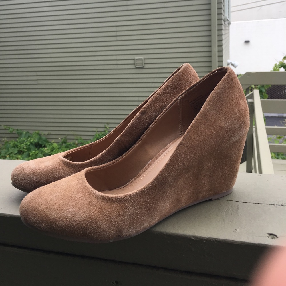 Size 8 Merona Camel Suede Wedge Pumps