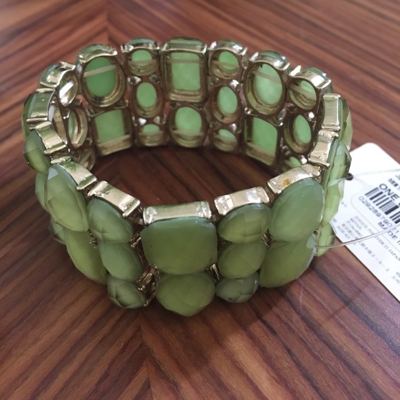 Forever 21 Jewelry - 🌹FREE w/ Purchase 🌹