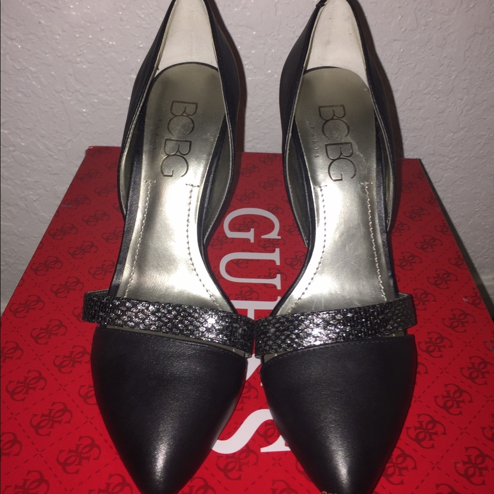 Black pumps