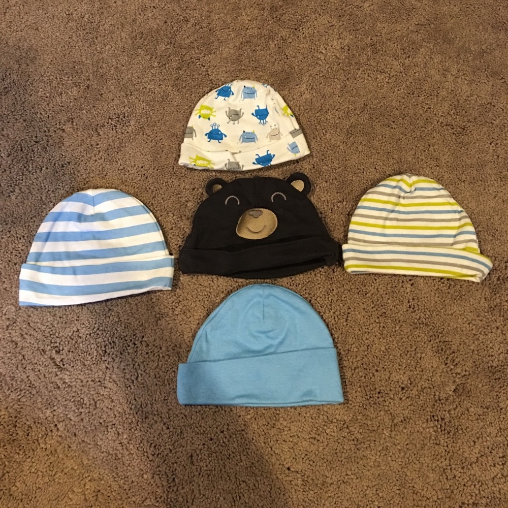 5 newborn hats