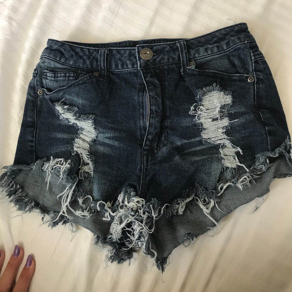 dark blue ripped denim short