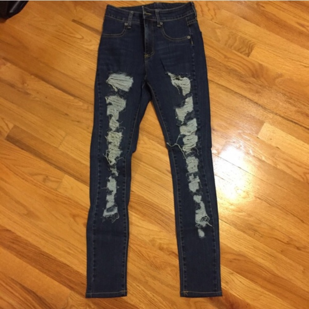 Distressed High-waisted LF Jeans - Picture 2 of 4
