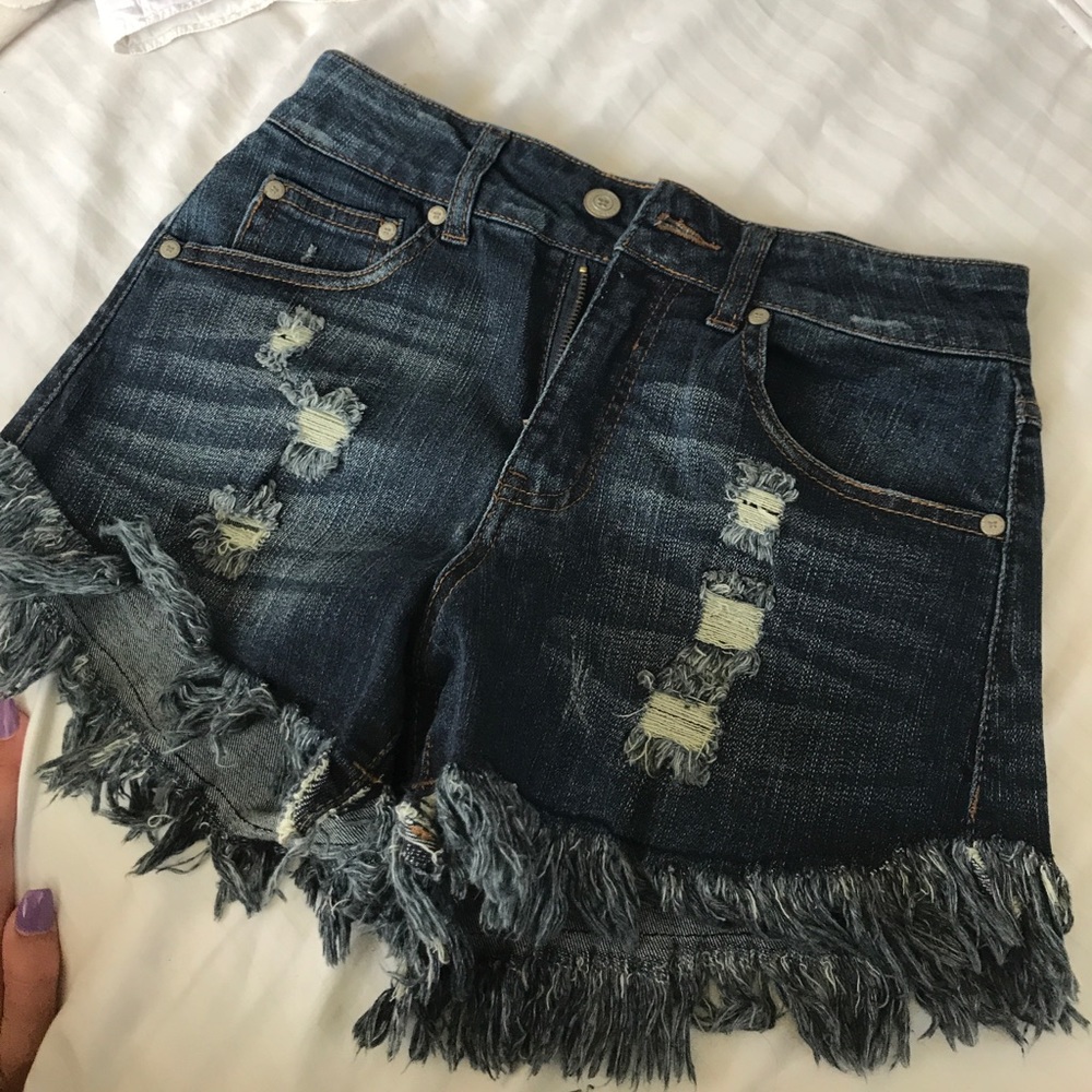 dark blue ripped denim short