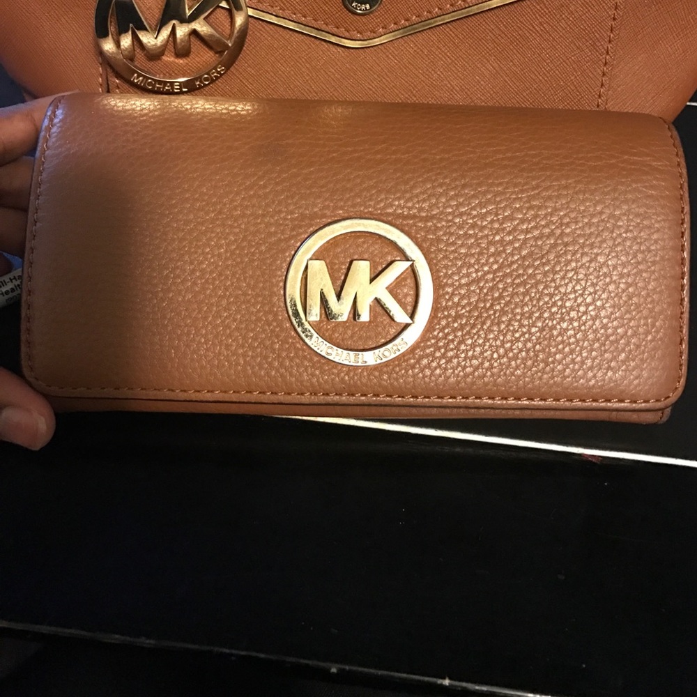 Michael Kors Fulton Carryall Wallet