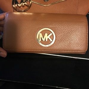Michael Kors Fulton Carryall Wallet