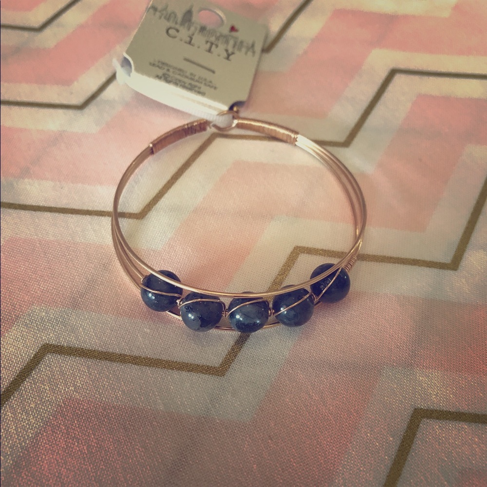 Natural stone and wire bracelet