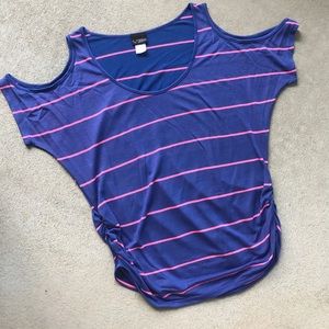 Cold shoulder Daytrip top. EUC SZ M