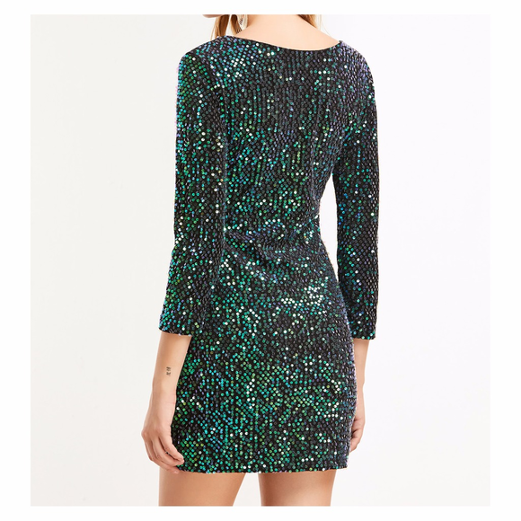 ❗️FINAL PRICE❗️Green Long Sleeve Sequin Dress - Picture 2 of 7