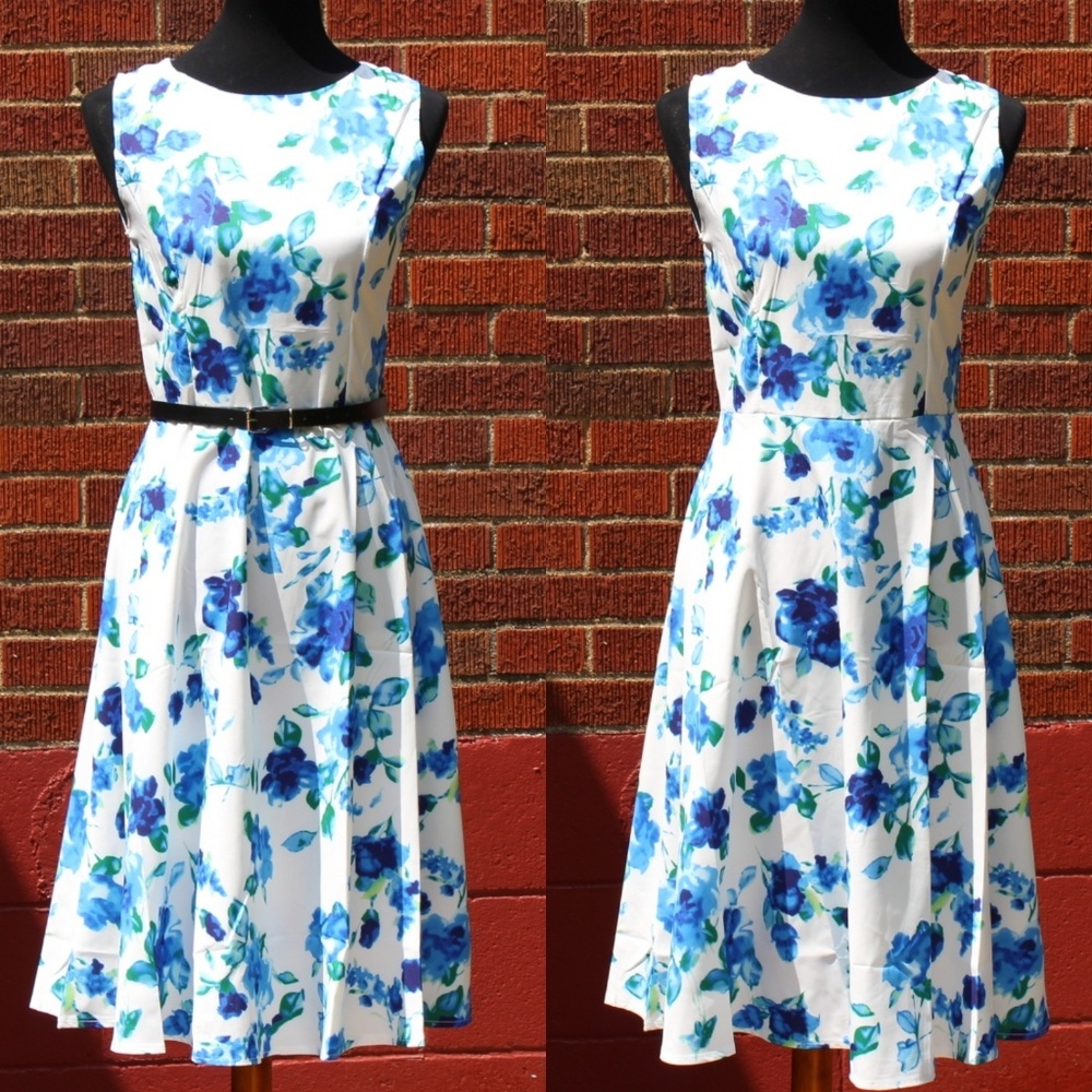 *ONE LEFT* Blue Floral Swing Dress
