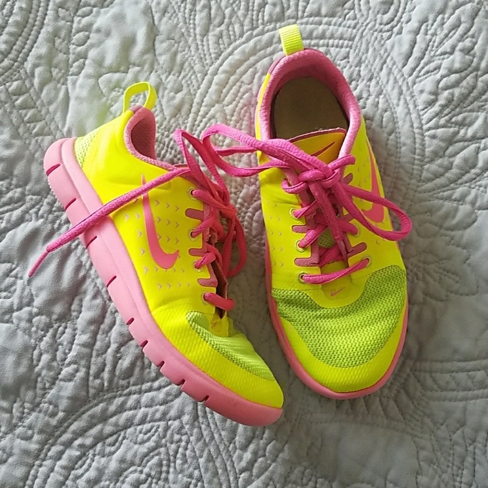 SOLD 🚫🚫 Girls Nike 12c Sneakers Gym Shoes