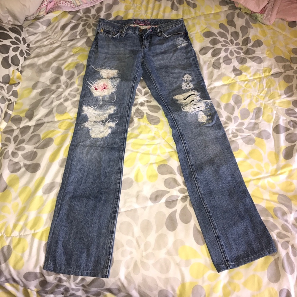 Miss Me jeans, unique distress design!
