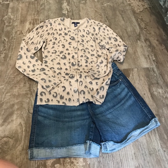 2/$10 Gap animal print cardigan - Picture 5 of 7