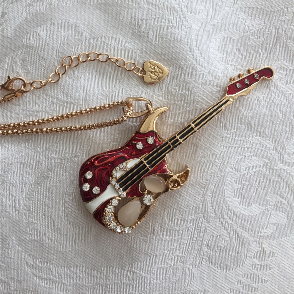 🎉🎉NWOT!Pretty guitar necklace 🎸