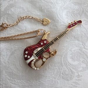 🎉🎉NWOT!Pretty guitar necklace 🎸