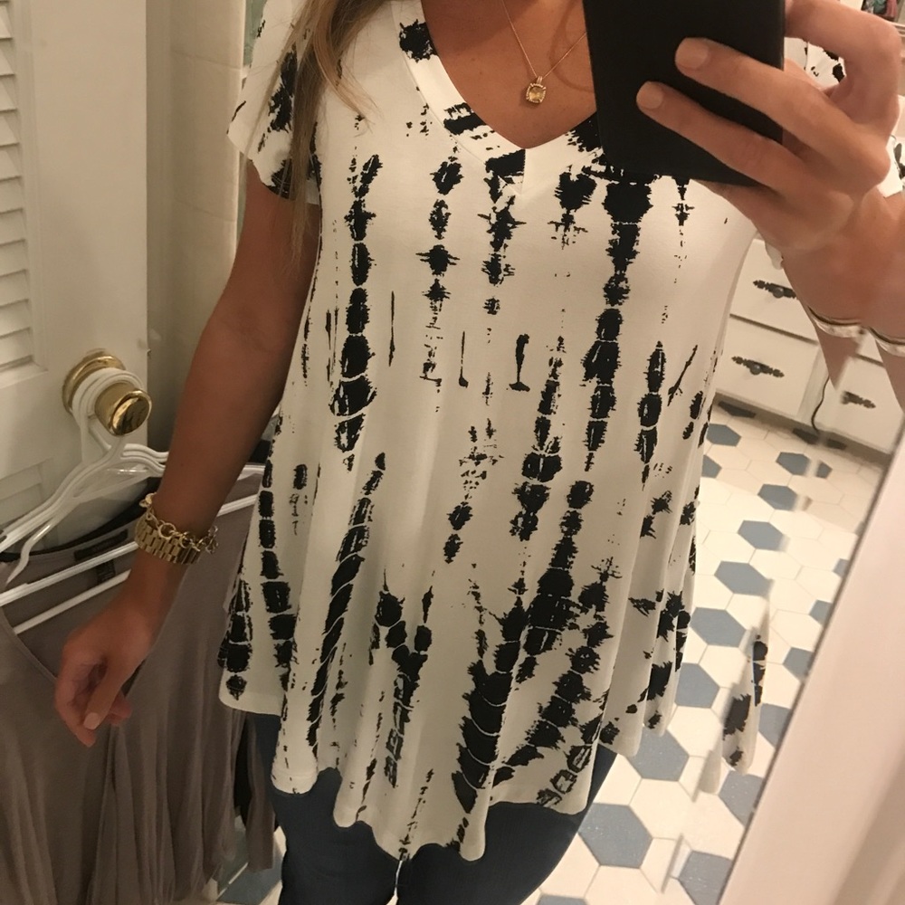 The comfiest tapered hem top!