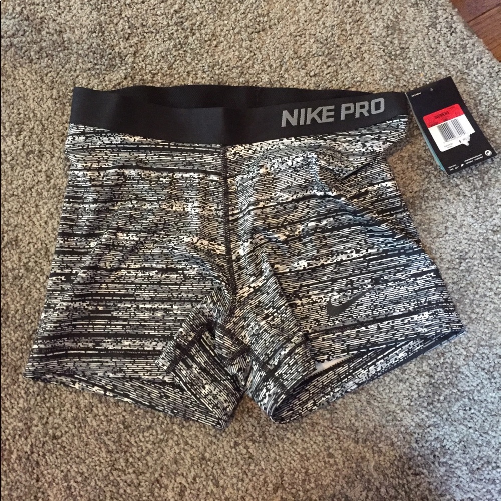 Nike Pro 3"