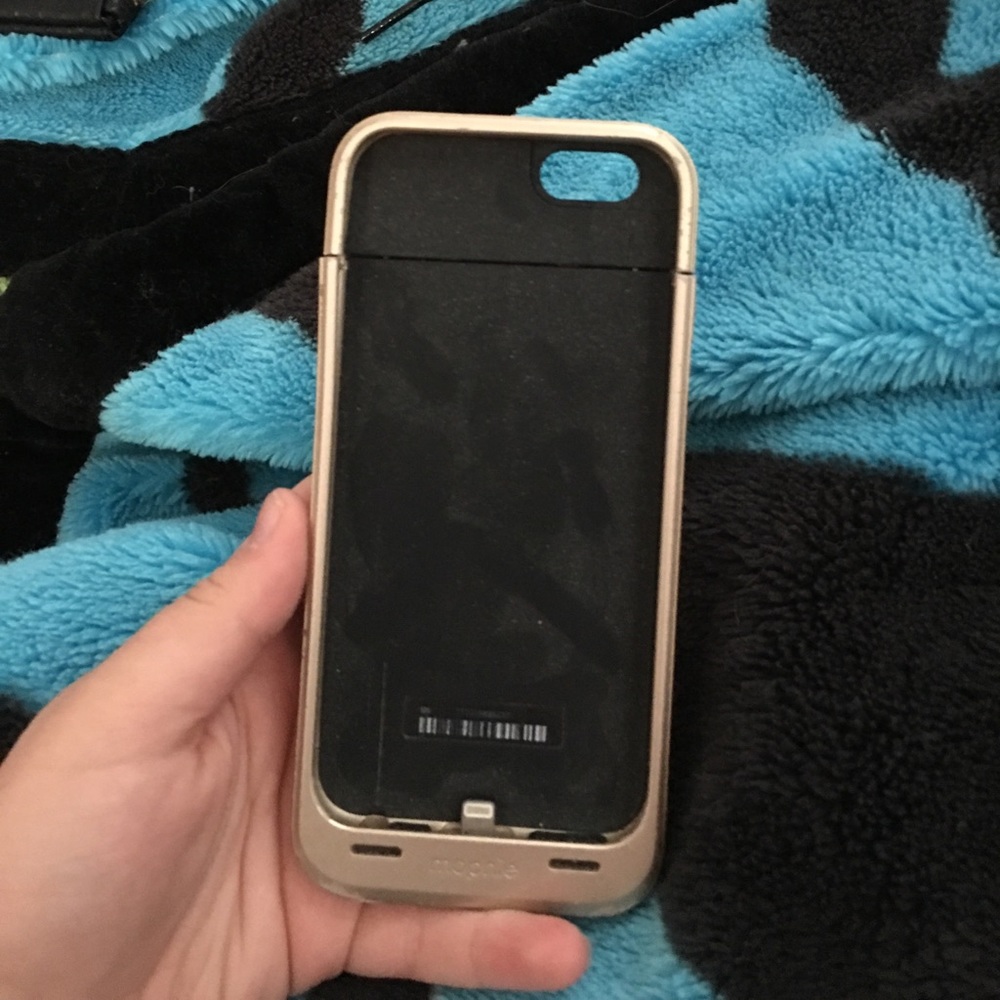 Gold mophie iPhone 6/6s charging case