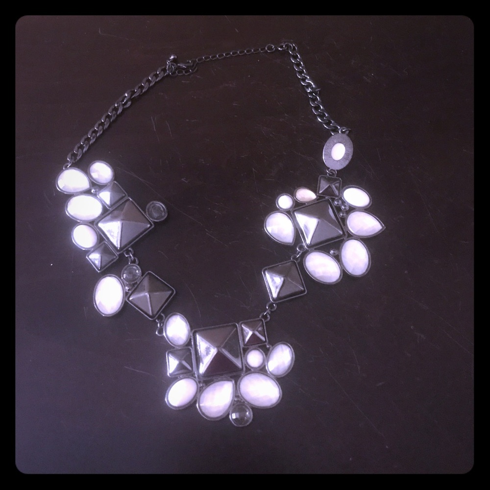 Super cute neck piece. Available on Ⓜ️